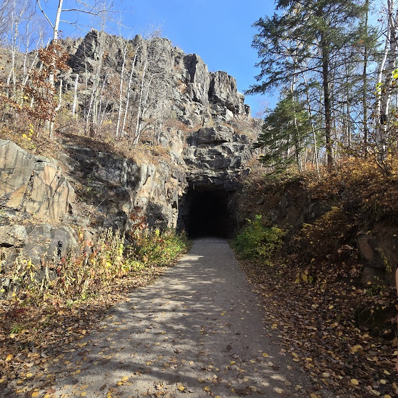 Hiking Adventures on the Munger Trail Trailhead surrounding landscape