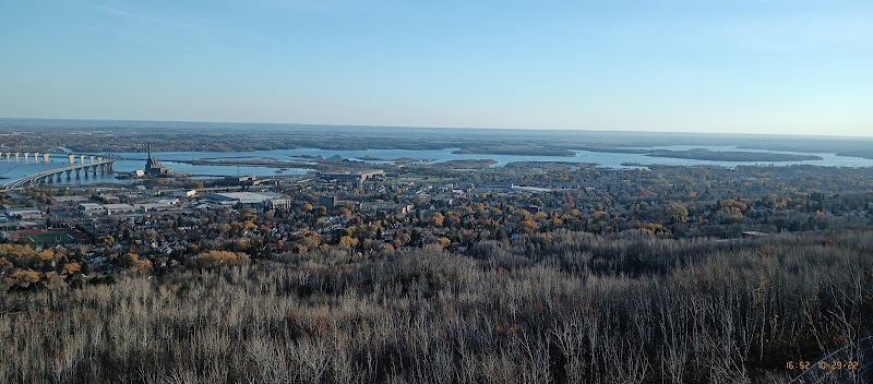 Wilderness Escape at Skyline Trailhead, Duluth - Skyline Trailhead