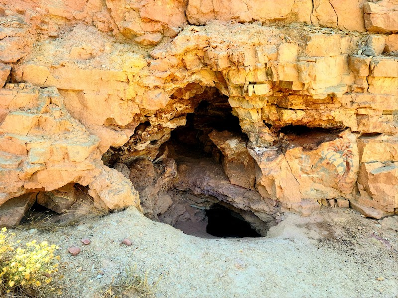 Spirit Mountain Cave: A Hidden Gem surrounding landscape