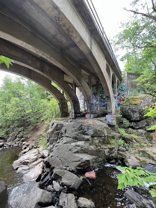 Discover the Waterfall Near Brewer Park surrounding landscape