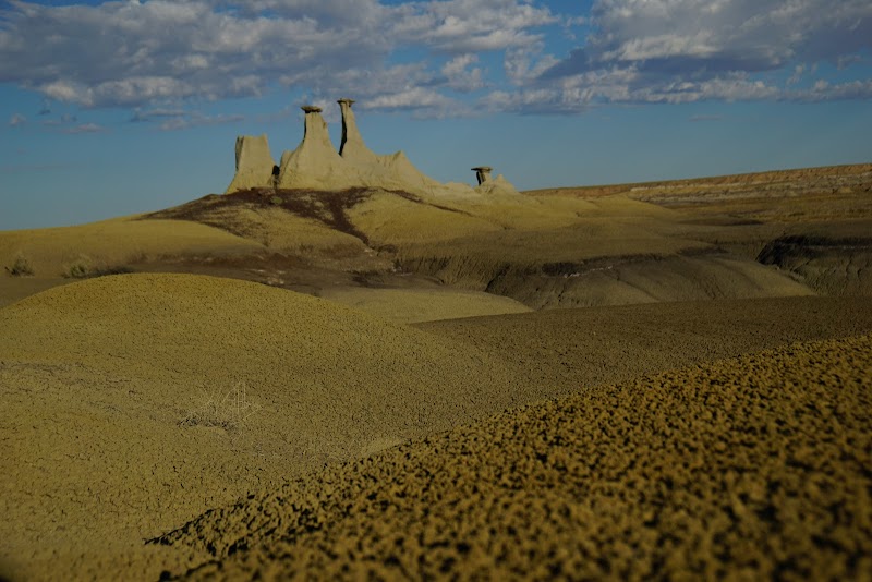 Mesmerizing Hoodoos of Ah-Shi-Sle-Pah surrounding landscape