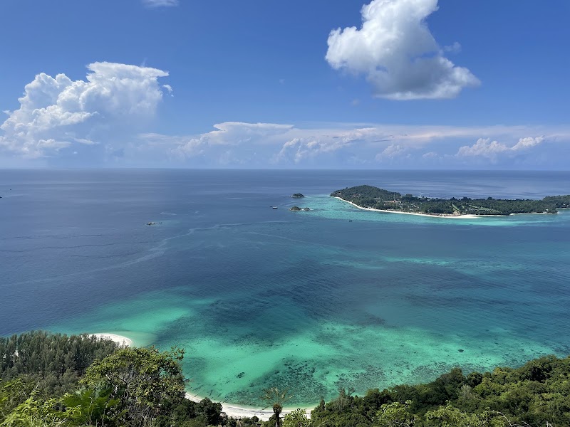 Scenic Overlook: ผาชะโด in Satun, Thailand - ผาชะโด