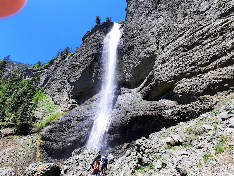 Fourmile Trailhead: A Waterfall Wonder in Colorado surrounding landscape