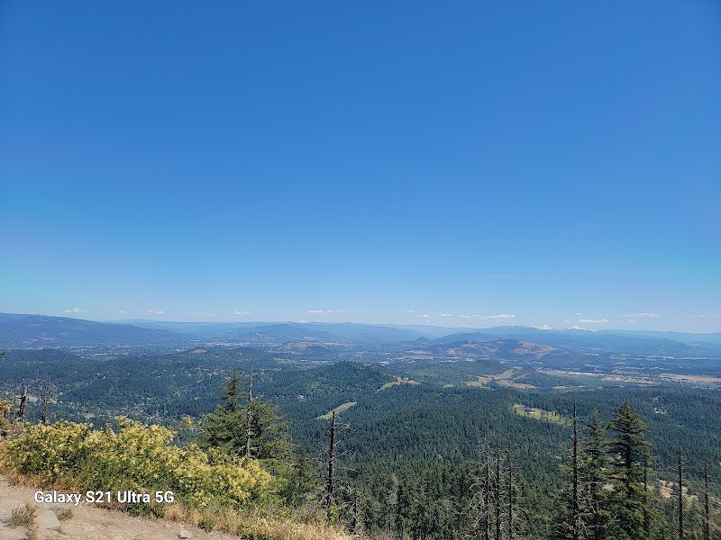 Discover the Beauty of Ridgeline Trail surrounding landscape