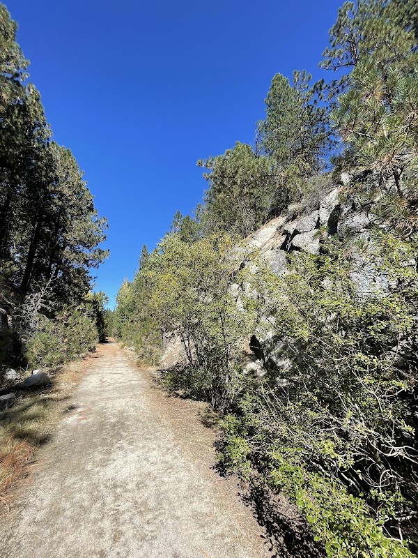 Idyllic Lakeside Getaway: Crown Point Trailhead, Cascade, Idaho - Crown Point Trailhead