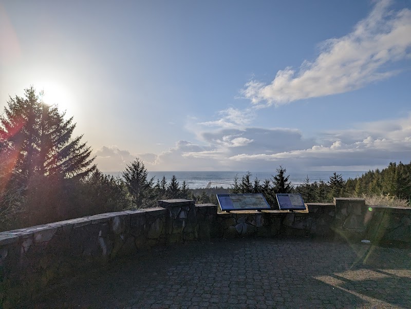 A Scenic Escape: Umpqua Lighthouse Viewpoint surrounding landscape