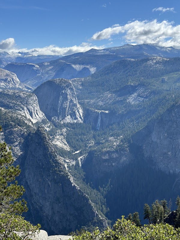 Breathtaking Views at Glacier Point, California surrounding landscape