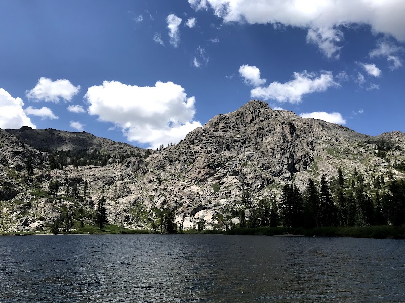 Fourth of July Lake: A Reflective Retreat - Fourth of July Lake