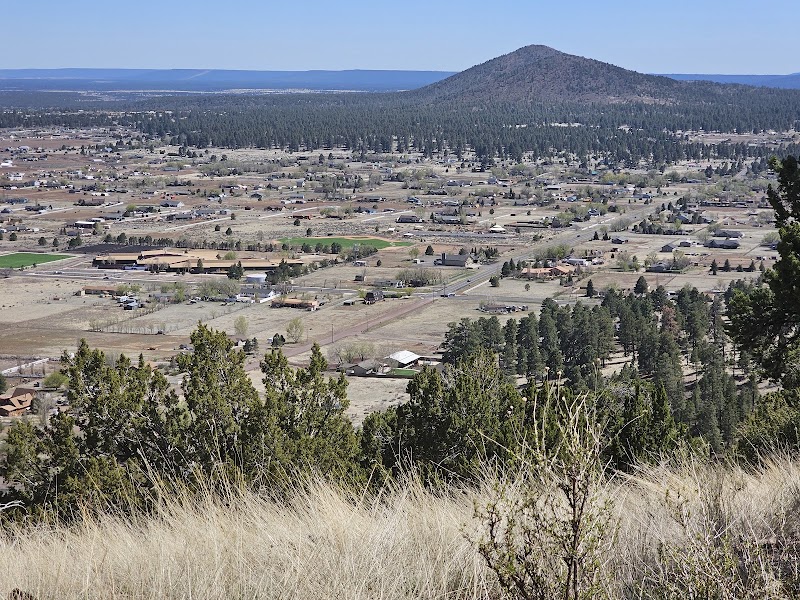 Discover Old Caves Crater: A Flagstaff Gem surrounding landscape