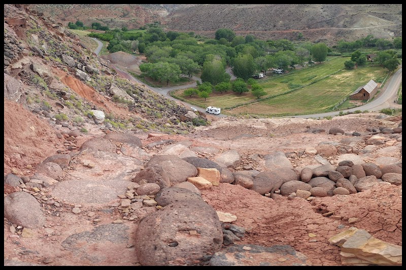 Cohab Canyon: A Hidden Gem of Utah's Scenic Beauty surrounding landscape