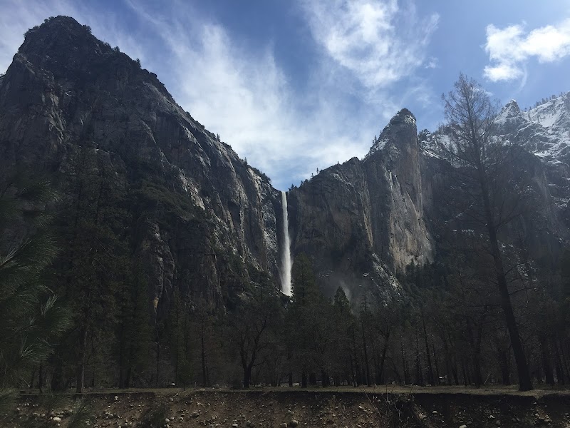 Ribbon Fall: A Hidden Gem in Yosemite National Park surrounding landscape