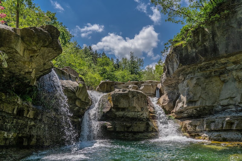 Waterfall Bliss in Premilcuore: Saw Waterfall - Saw Waterfall