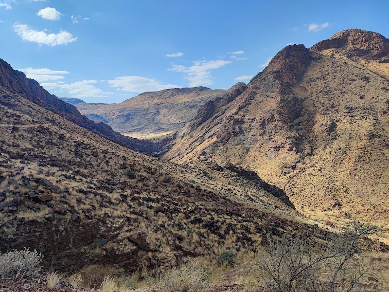 Brukkaros Mountain: Namibia's Fiery Beauty - Brukkaros Mountain