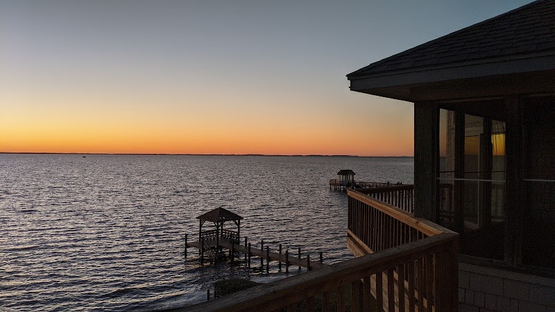 Currituck's Coastal Charm surrounding landscape