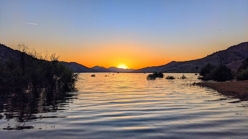 Serene Waters of Lake Kaweah outdoor detail