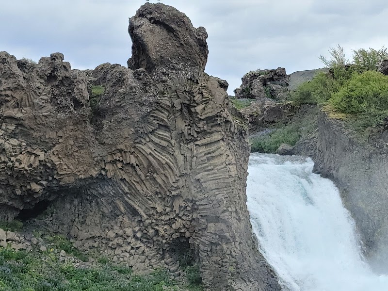 Nature's Cascade: Hjálparfoss - Hjálparfoss