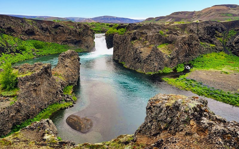 Nature's Cascade: Hjálparfoss - Hjálparfoss