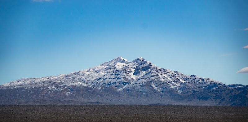 Discover the Tranquil Beauty of Gass Peak surrounding landscape