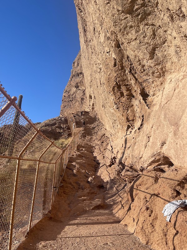 Camelback Mountain: A Phoenix Pinnacle surrounding landscape