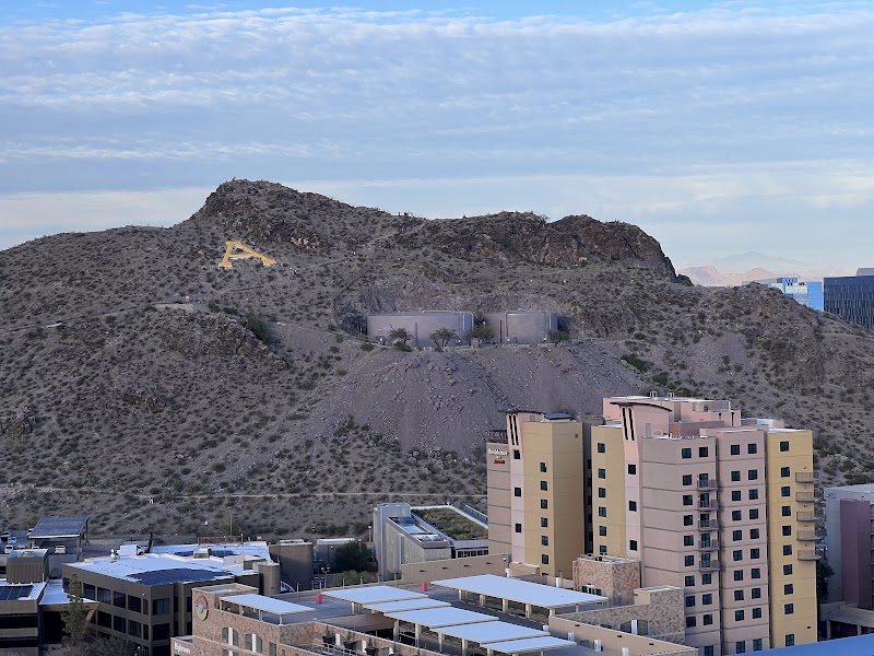 Hiking the Unique Tempe Butte in Arizona outdoor detail