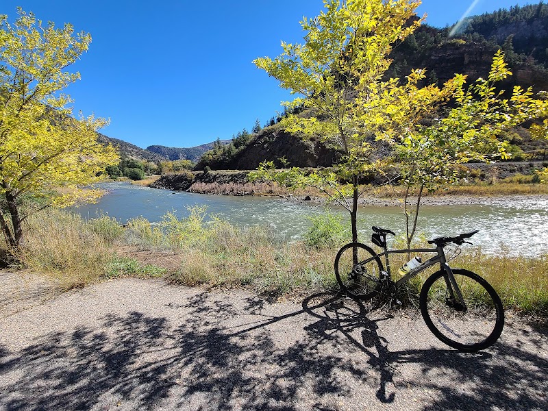 Canyon Wonders at Horseshoe Bend, Glenwood Springs surrounding landscape