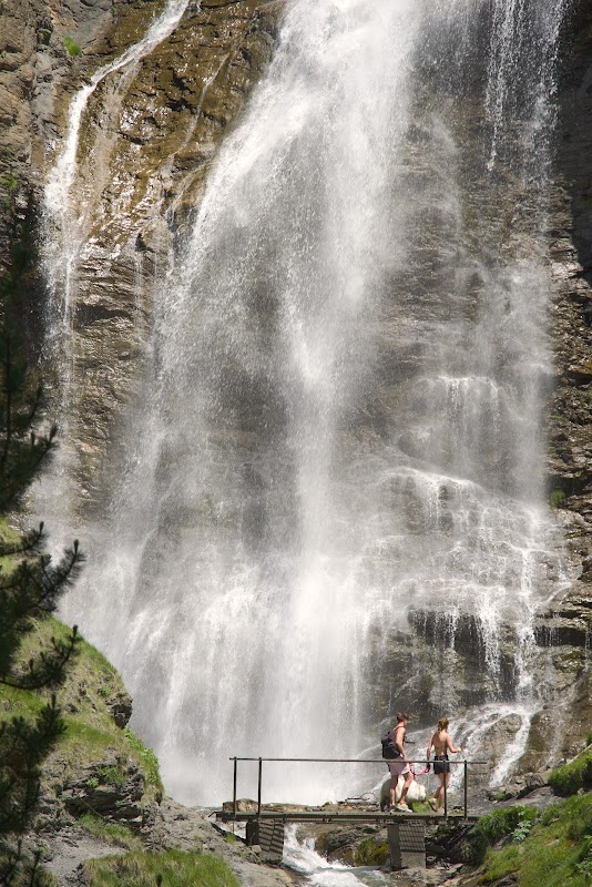 Waterfall Wonder: Ardones Falls in Benasque, Aragon - Waterfall Ardones