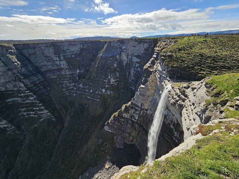 Nature's Cascade: Salto del Nervion outdoor detail