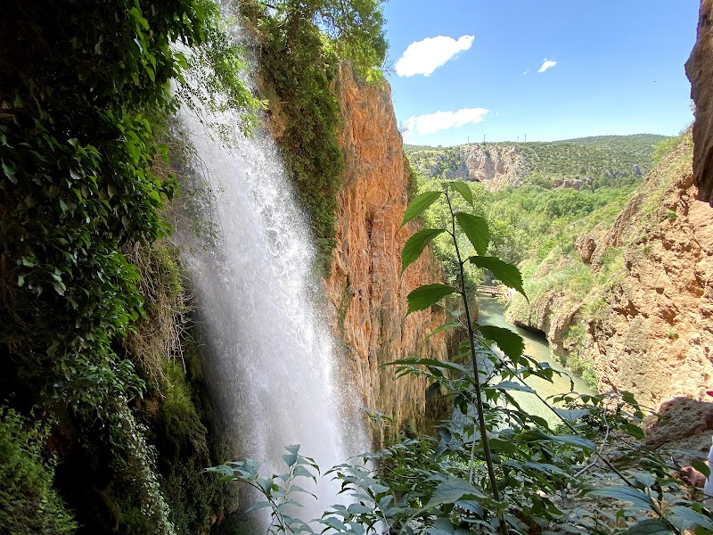 Waterfall Wonders: Horse Tail Falls in Zaragoza - Horse tail waterfall