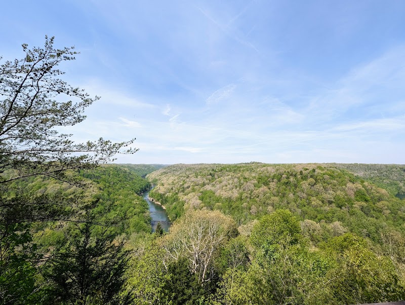 Natural Wonder: Split Bow Arch surrounding landscape