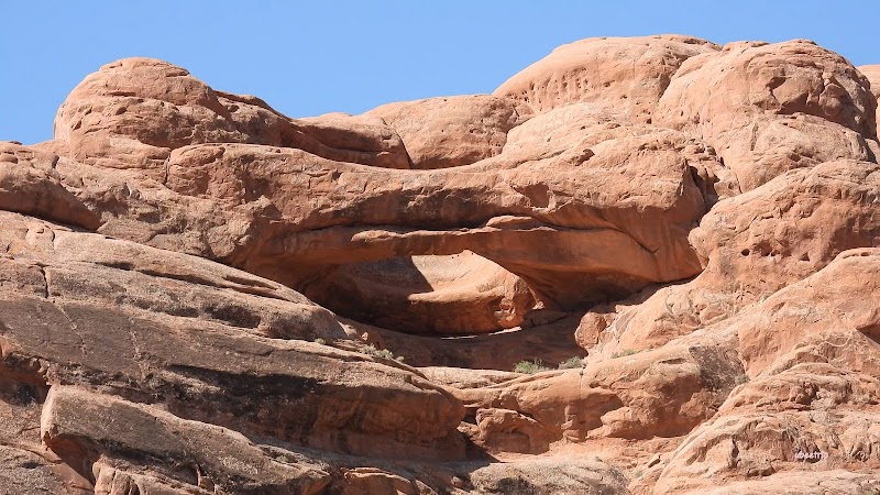 Rock Arches in Moab: Pothole Arch - Pothole Arch