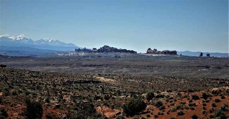 Rock Arches in Moab: Pothole Arch outdoor detail