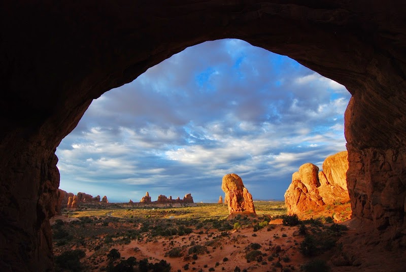 Rock Arches in Moab: Pothole Arch - Pothole Arch