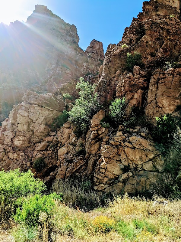 Discovering the Queen Creek Arch Bridge surrounding landscape