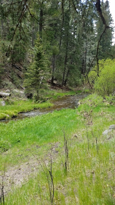 Rock Formations in Jemez Springs: Easy Bake Alcove surrounding landscape