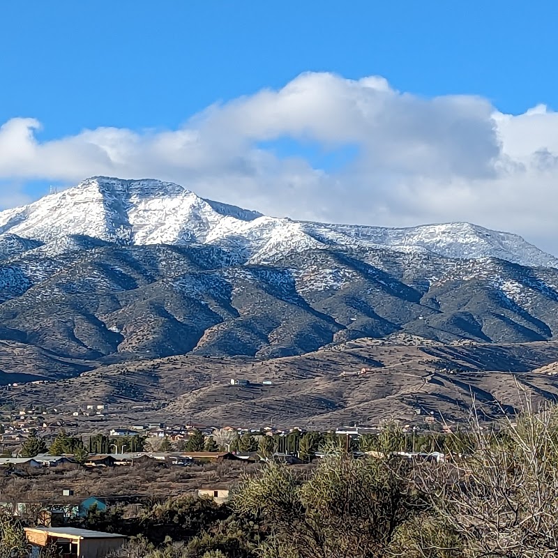 Discover Serenity at Tissaw Trailhead surrounding landscape