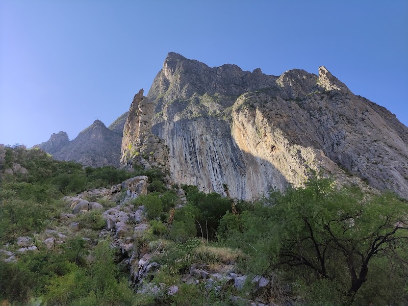 Climbing in Escalada Potrero Chico, Nuevo León - Escalada Potrero Chico (Climbing)