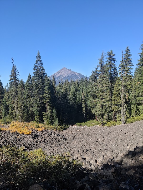 Discover the High Lakes Trailhead: Natural Beauty in Klamath Falls surrounding landscape
