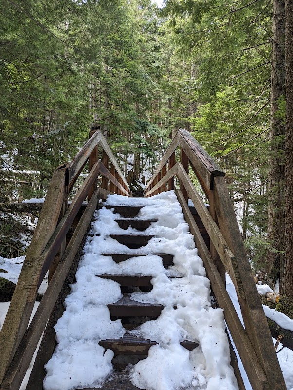 Majestic Bridal Veil Falls: A Nature Lover’s Paradise outdoor detail