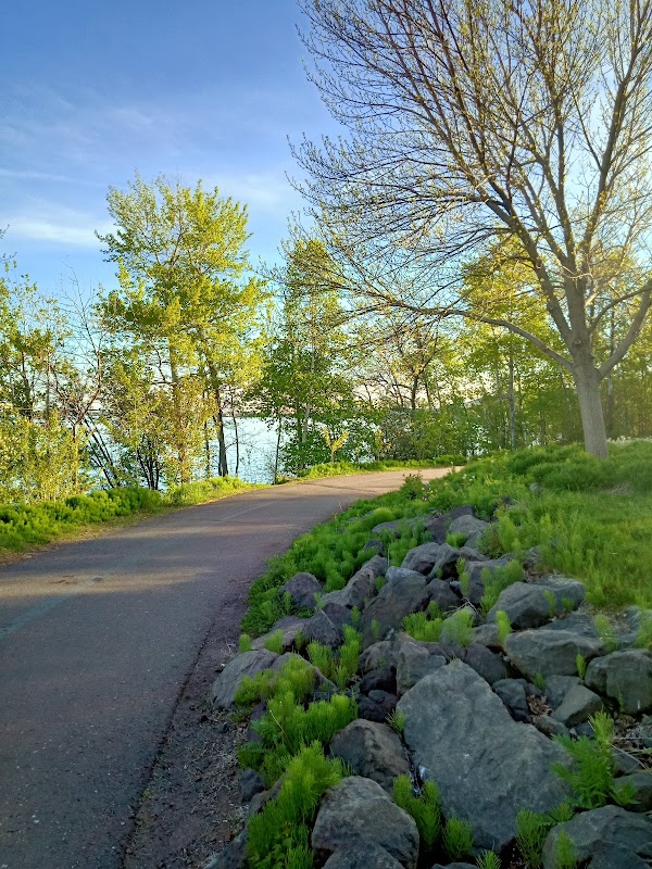 Lakeside Retreat on The Lakewalk, Duluth surrounding landscape