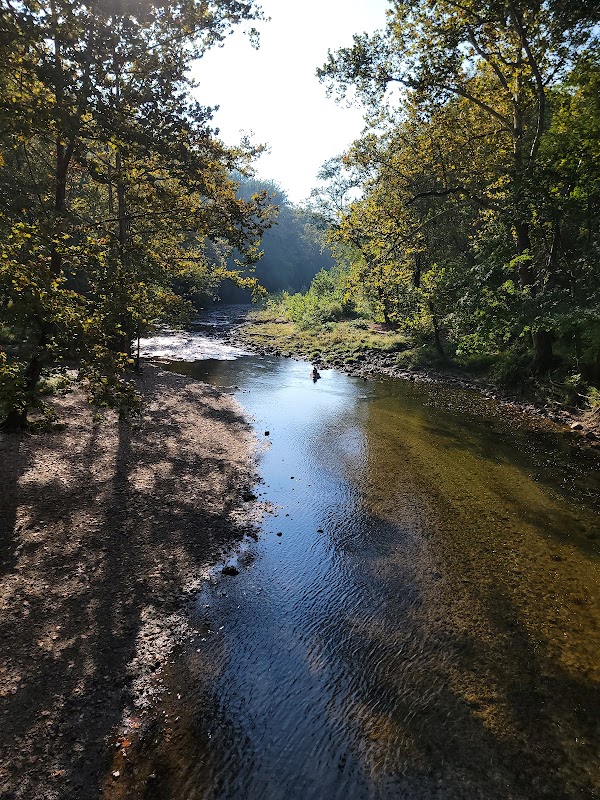 Cascade Falls: Nature's Serenity in Elkridge surrounding landscape