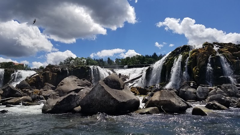 Captivating Cascades of Willamette Falls outdoor detail