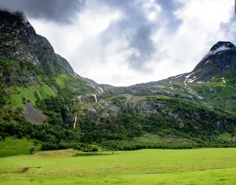 Strupenfossen: Norway's Cascading Wonder - Strupenfossen