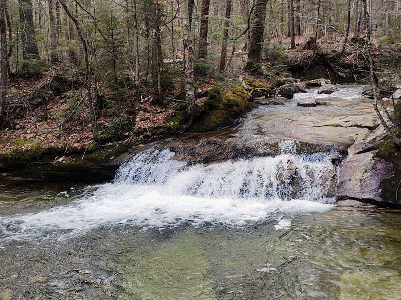 Basin Cascade Trailhead: Nature's Masterpiece in Franconia outdoor detail