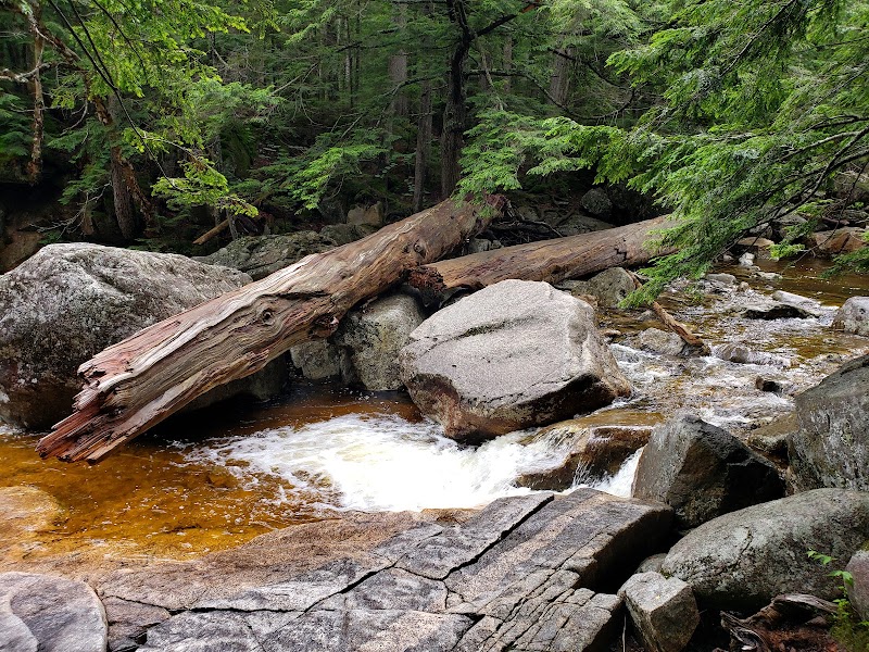 Basin Cascade Trailhead: Nature's Masterpiece in Franconia surrounding landscape