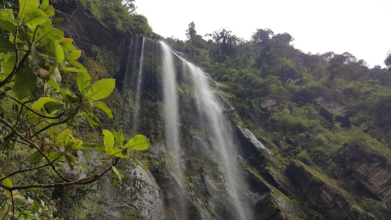 Waterfall Wonders: Cascada La Chorrera - Cascada La Chorrera