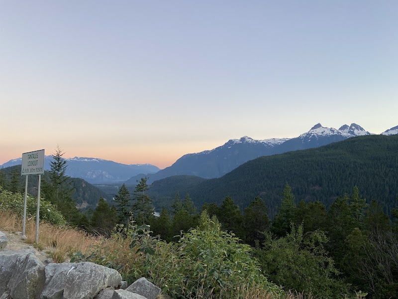 Mountain Panorama: Tantalus Lookout outdoor detail