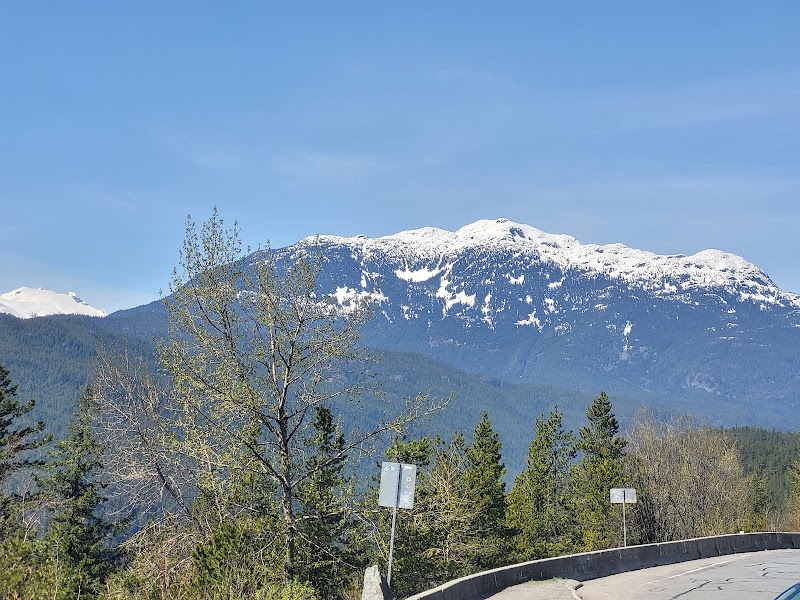 Mountain Panorama: Tantalus Lookout surrounding landscape