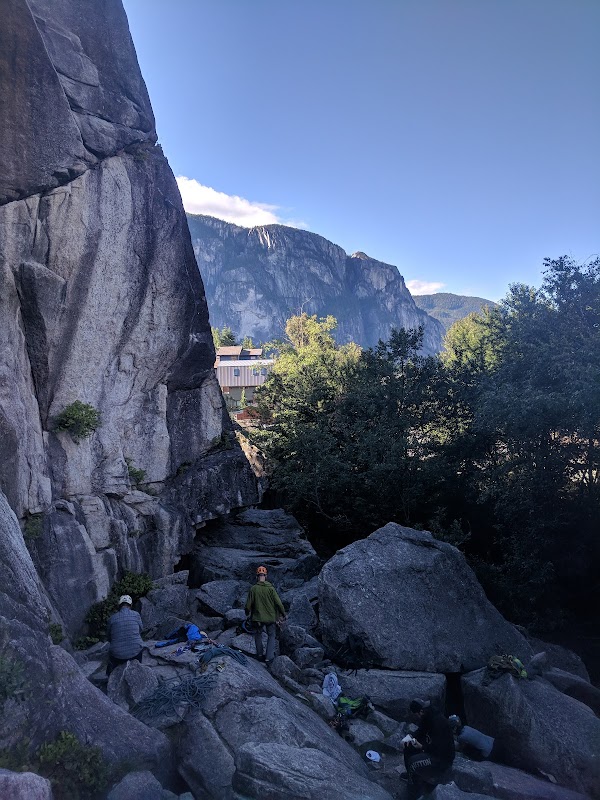 Climbing Venture at Smoke Bluffs, Squamish - Smoke Bluffs Trail