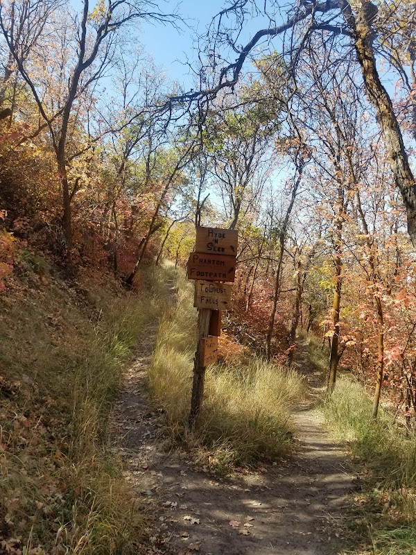 Discover Ghost Falls Trail Head outdoor detail
