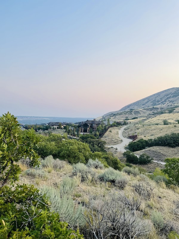 Discover Ghost Falls Trail Head surrounding landscape